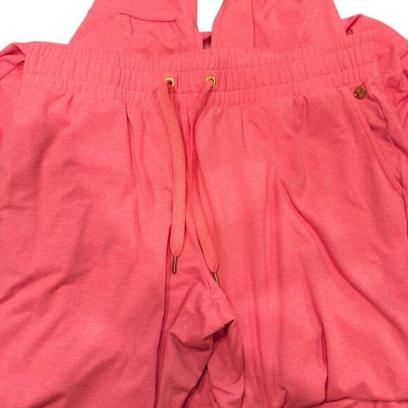 Lilly Pulitzer UPF50 top and jogger set size small/medium in Roxie Pink - Picture 12 of 16